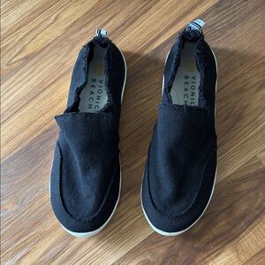 Vionic Beach Malibu Black Canvas Slip-On Sneakers